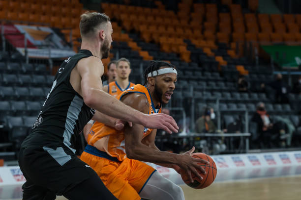 布朗持球时 布朗持球时